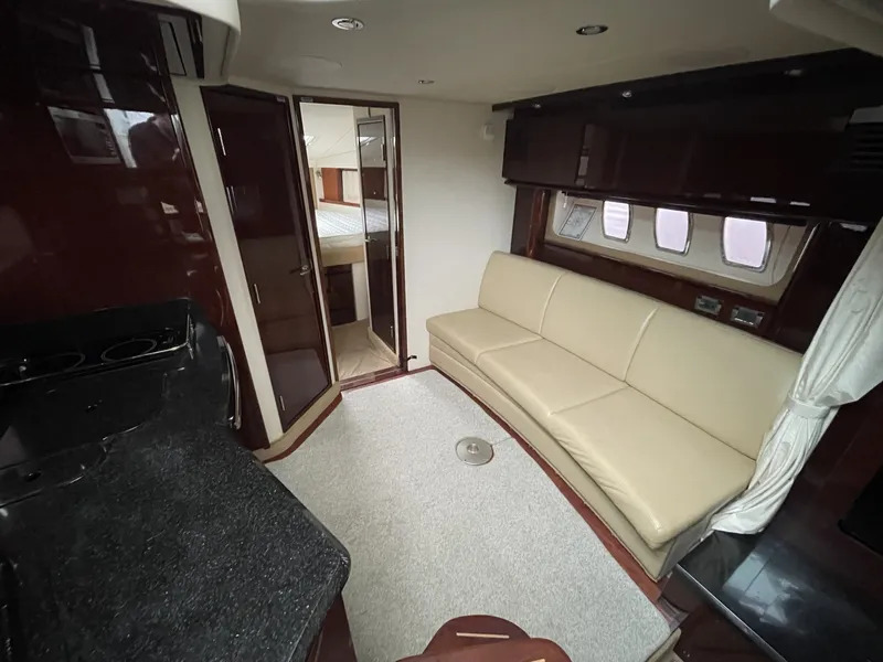 Slide: The Image of Sea Ray 390 Sundancer 2010 - 11