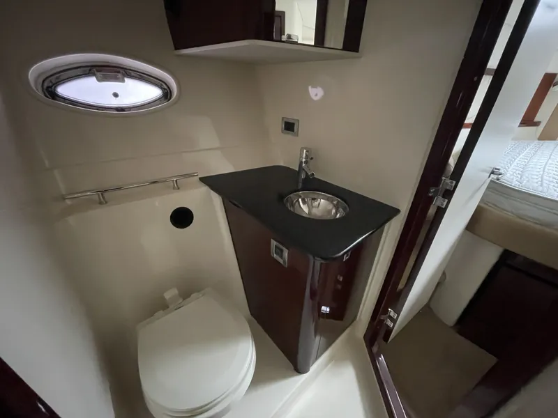 Slide: The Image of Sea Ray 390 Sundancer 2010 - 15