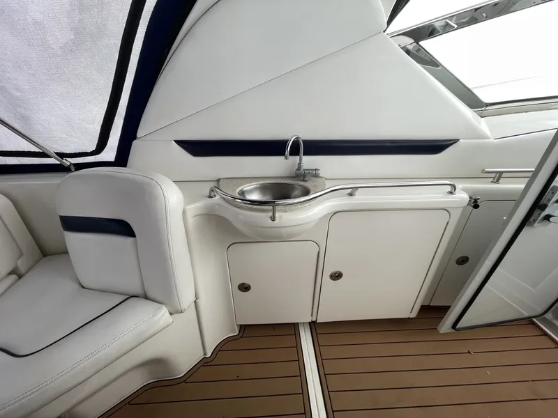 Slide: The Image of Sea Ray 390 Sundancer 2010 - 5