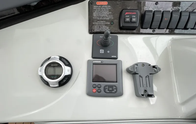 Slide: The Image of Sea Ray 390 Sundancer 2010 - 8