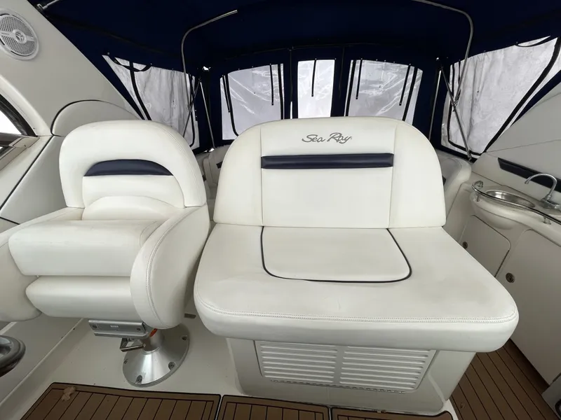Slide: The Image of Sea Ray 390 Sundancer 2010 - 9