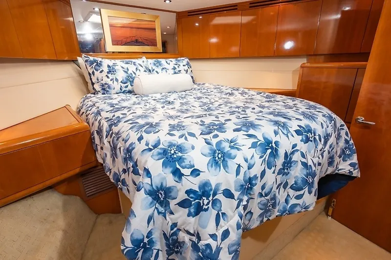 Slide: The Image of Hatteras 60 Convertible 2001 - 32