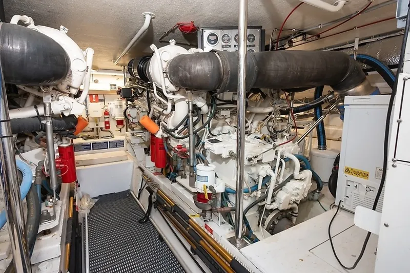 Slide: The Image of Hatteras 60 Convertible 2001 - 41