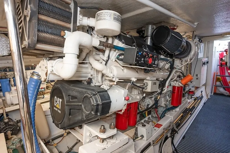 Slide: The Image of Hatteras 60 Convertible 2001 - 42