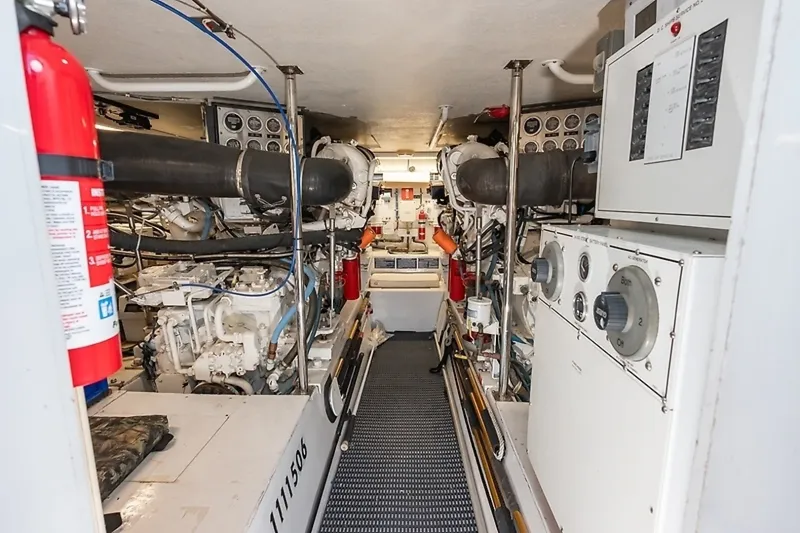 Slide: The Image of Hatteras 60 Convertible 2001 - 45