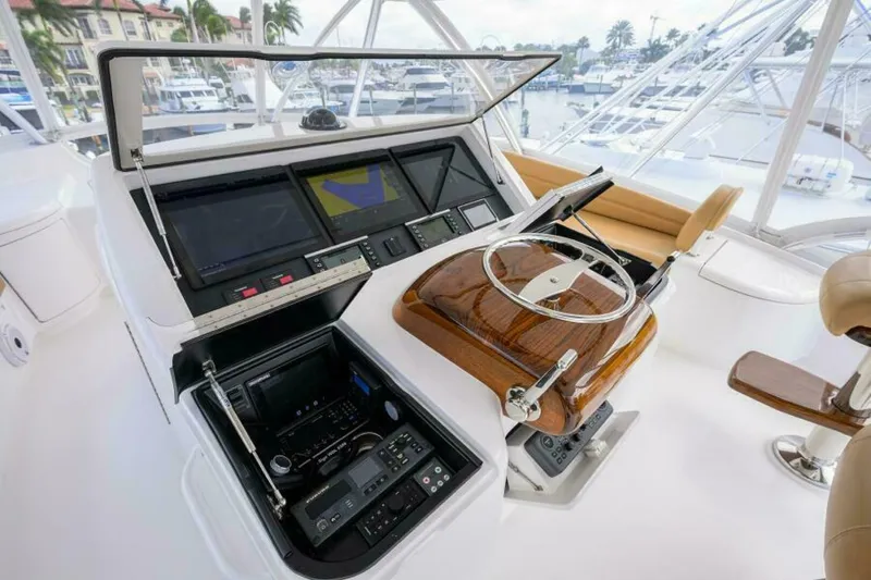 Slide: The Image of Viking 72 Convertible 2021 - 23