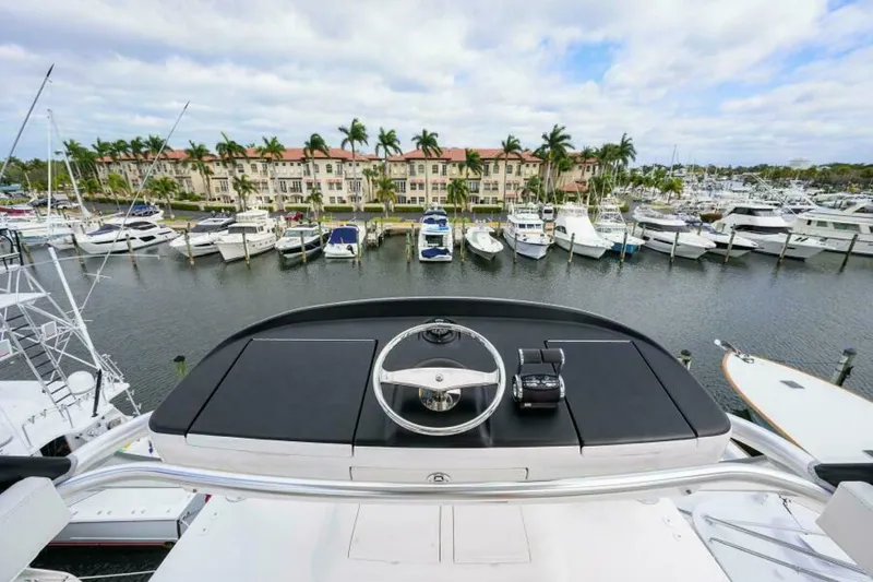 Slide: The Image of Viking 72 Convertible 2021 - 27