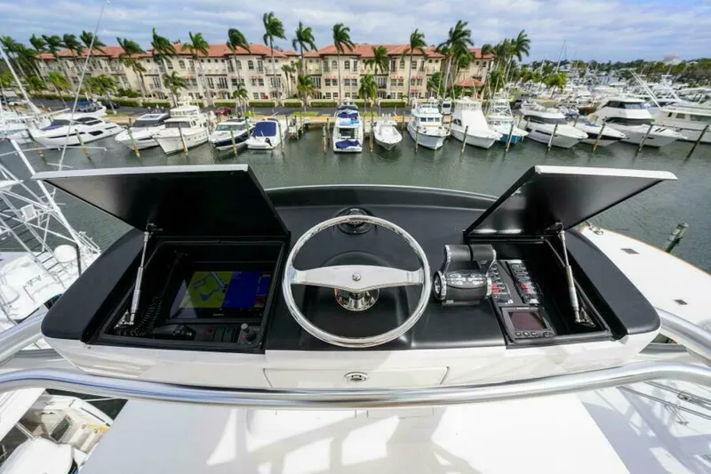 Slide: The Image of Viking 72 Convertible 2021 - 28