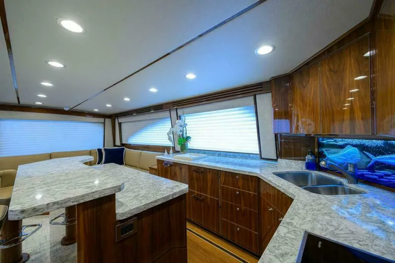 Slide: The Image of Viking 72 Convertible 2021 - 5