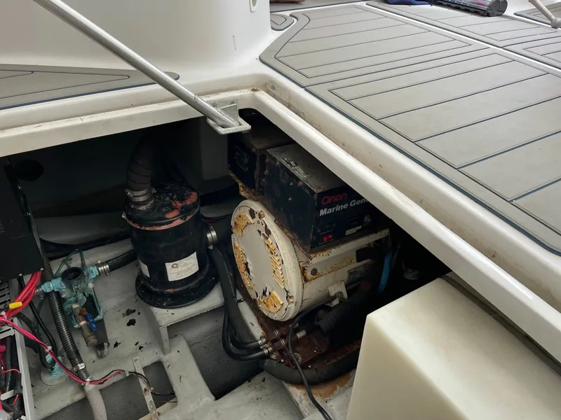 Slide: The Image of Mainship 350 Trawler 1998 - 18