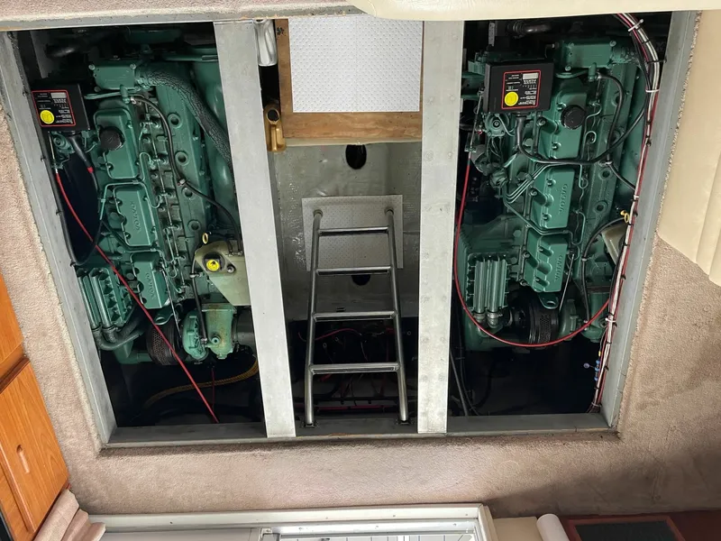 Slide: The Image of Mainship 350 Trawler 1998 - 23