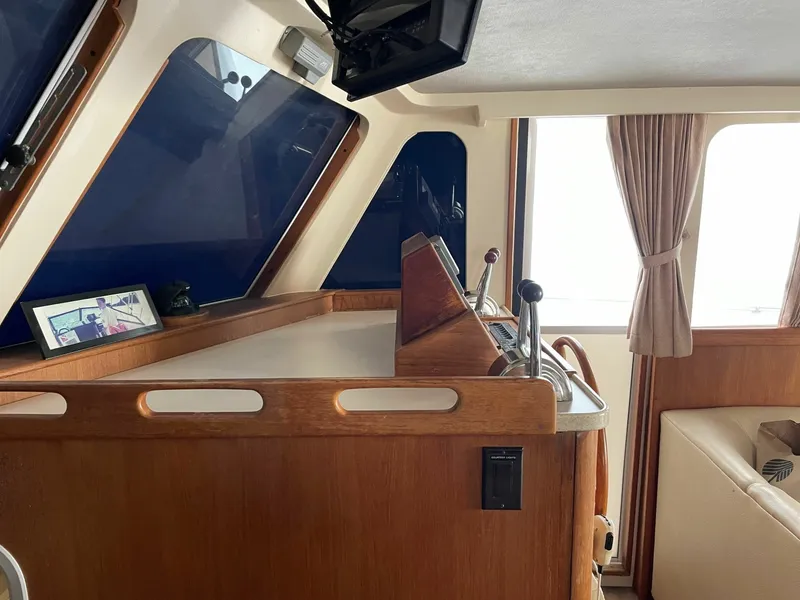Slide: The Image of Mainship 350 Trawler 1998 - 7