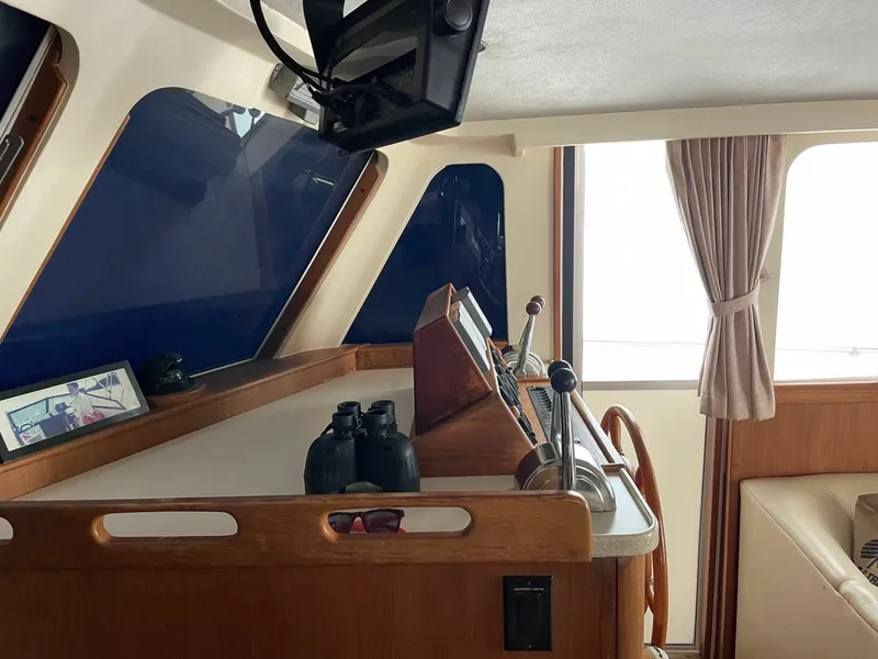 Slide: The Image of Mainship 350 Trawler 1998 - 8