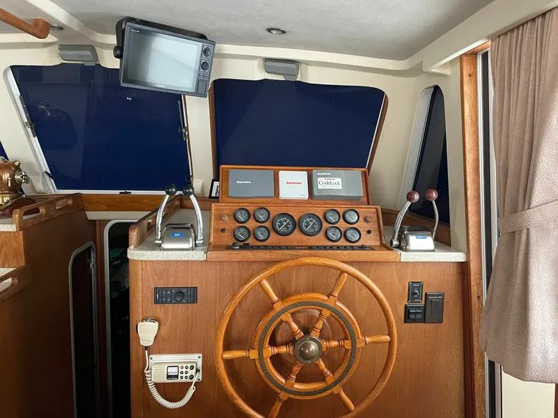 Slide: The Image of Mainship 350 Trawler 1998 - 9