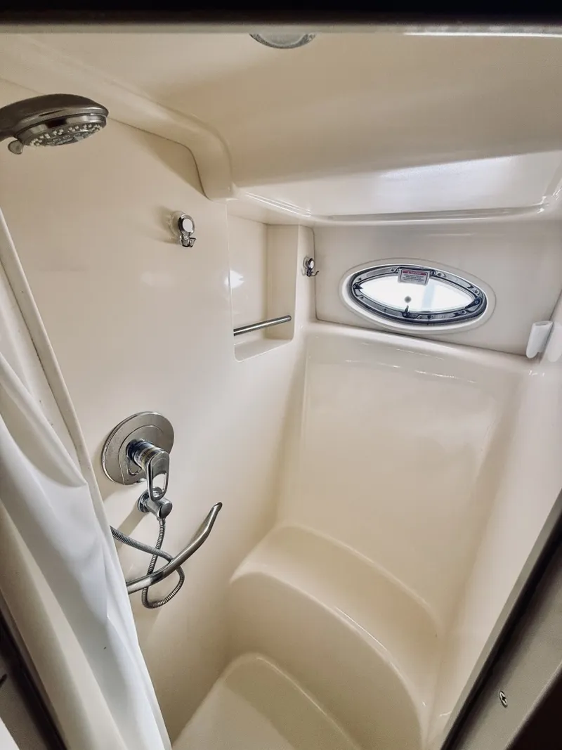 Slide: The Image of Sea Ray 390 Motor Yacht 2004 - 13