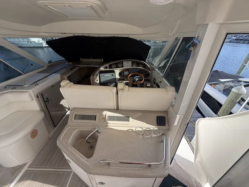 Slide: The Image of Sea Ray 390 Motor Yacht 2004 - 4
