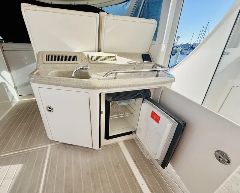Slide: The Image of Sea Ray 390 Motor Yacht 2004 - 6