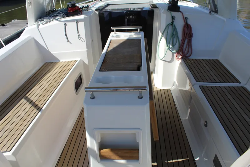 Slide: The Image of Beneteau 35 Oceanis 2016 - 21