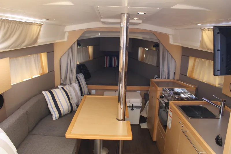 Slide: The Image of Beneteau 35 Oceanis 2016 - 23