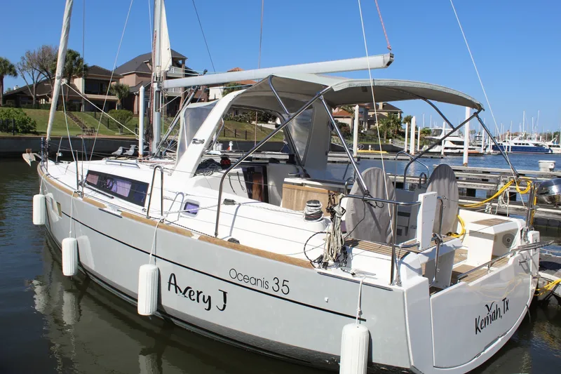 Slide: The Image of Beneteau 35 Oceanis 2016 - 3