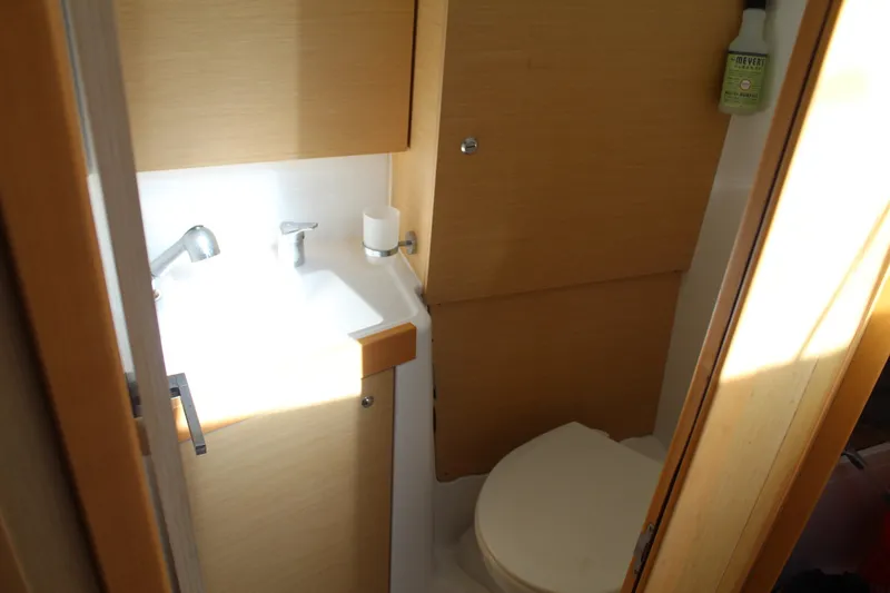 Slide: The Image of Beneteau 35 Oceanis 2016 - 32