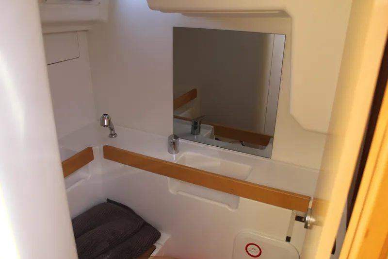 Slide: The Image of Beneteau 35 Oceanis 2016 - 33