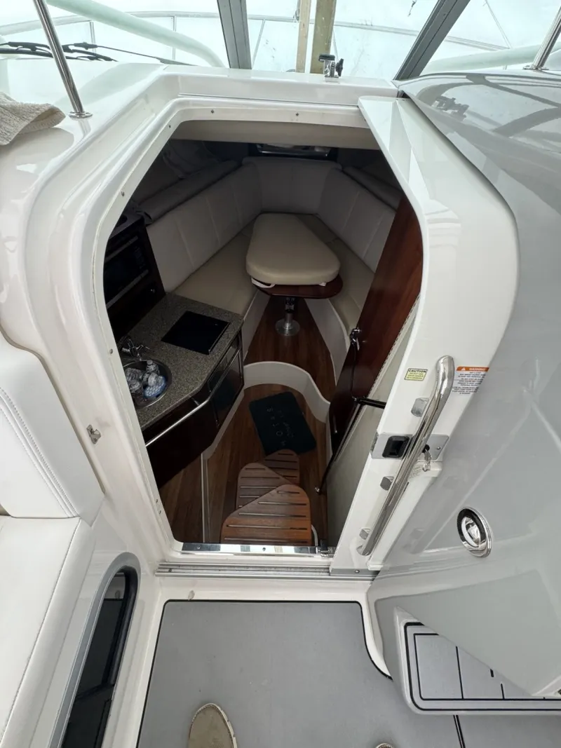 Slide: The Image of Robalo 305 2018 - 12