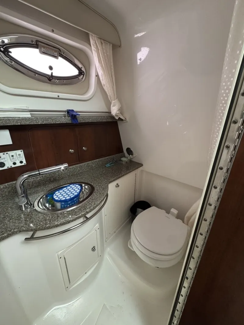 Slide: The Image of Robalo 305 2018 - 13