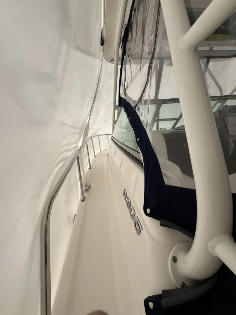 Slide: The Image of Robalo 305 2018 - 14