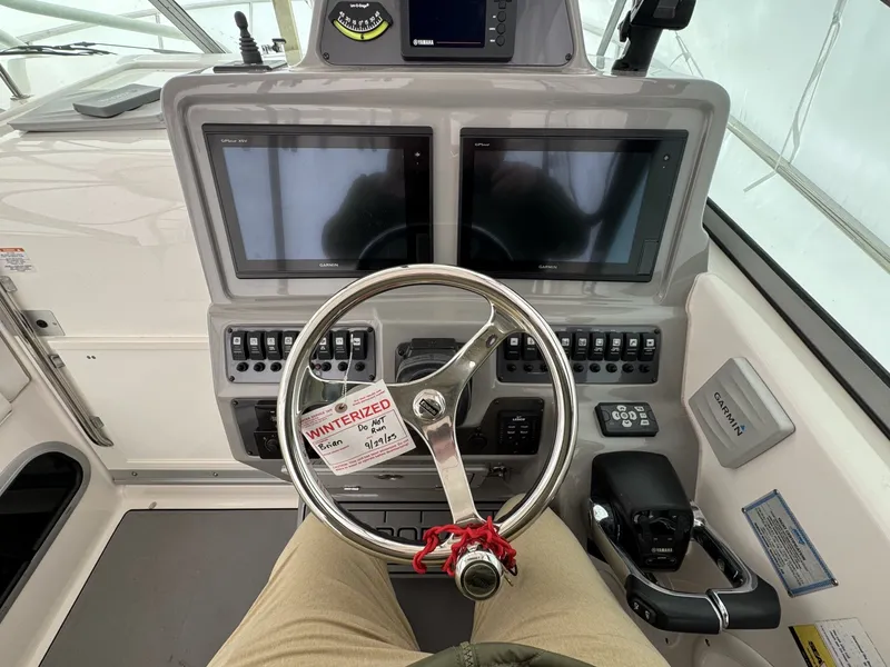 Slide: The Image of Robalo 305 2018 - 6