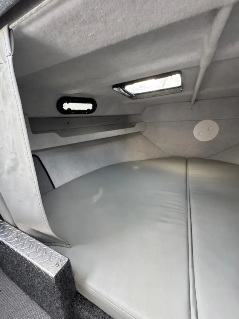 Slide: The Image of Kingfisher 2725 Weekender 2018 - 30