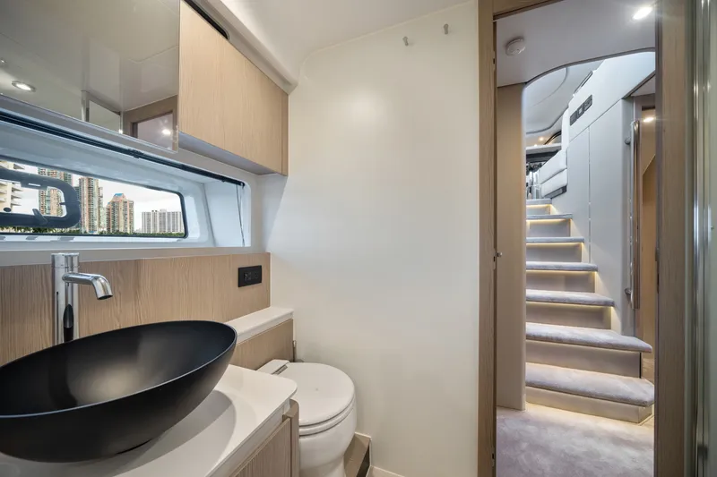 Slide: The Image of Azimut 53 FLY 2023 - 10