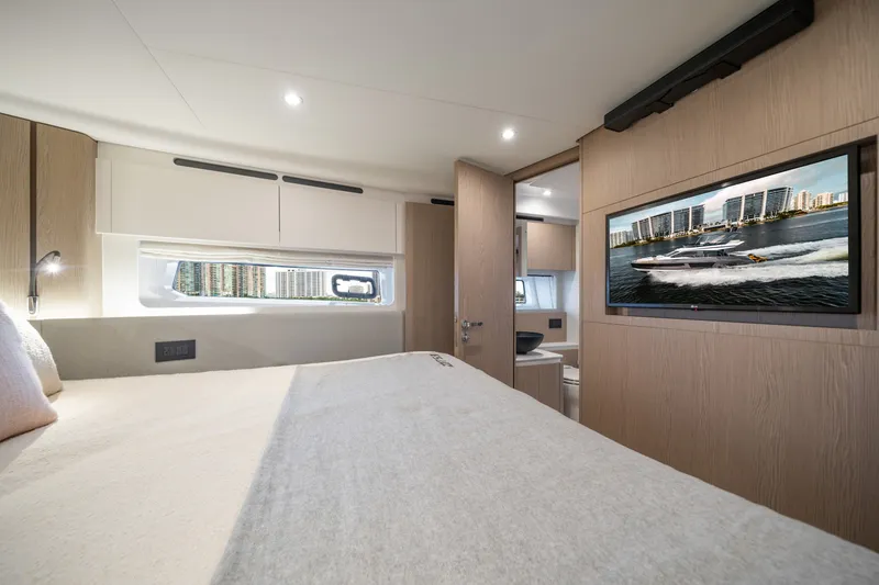 Slide: The Image of Azimut 53 FLY 2023 - 11
