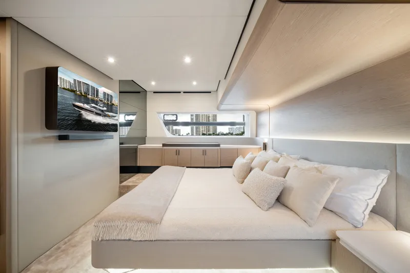 Slide: The Image of Azimut 53 FLY 2023 - 24