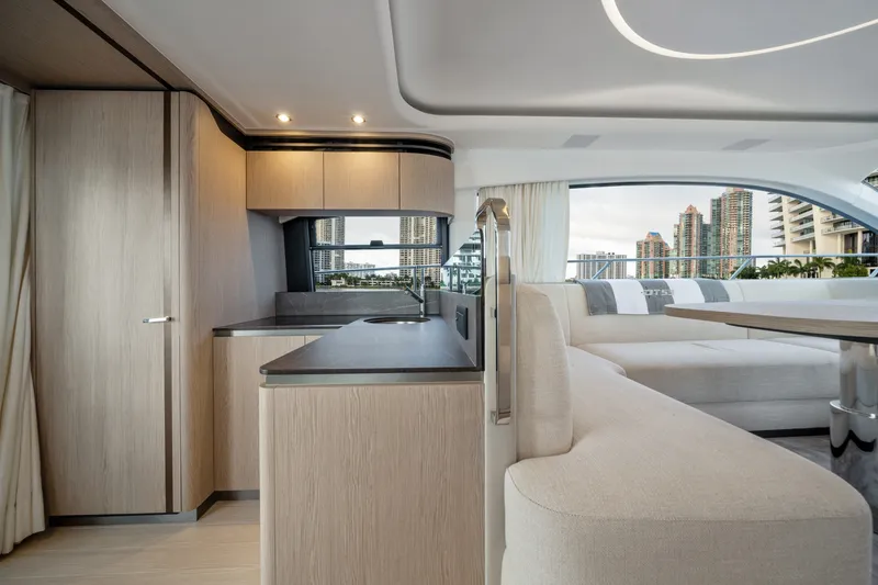 Slide: The Image of Azimut 53 FLY 2023 - 39