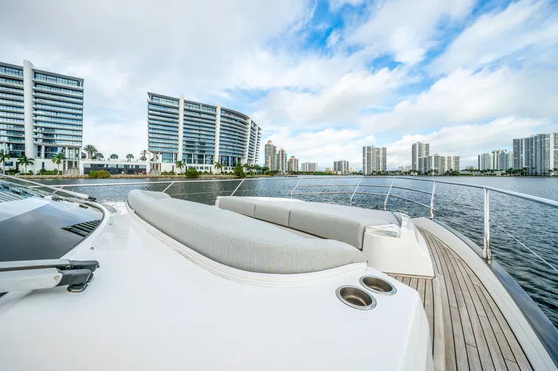 Slide: The Image of Azimut 53 FLY 2023 - 45