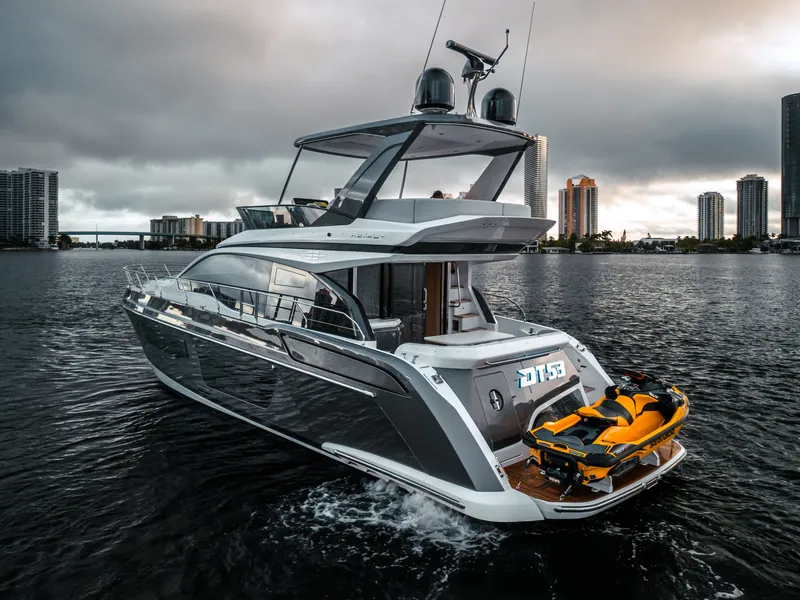 Slide: The Image of Azimut 53 FLY 2023 - 5