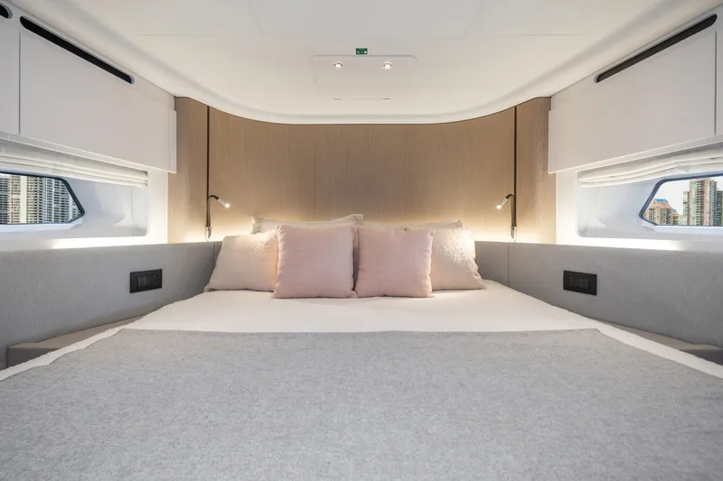 Slide: The Image of Azimut 53 FLY 2023 - 9
