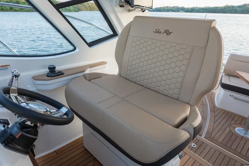 Slide: The Image of Sea Ray Sundancer 350 Coupe 2019 - 2