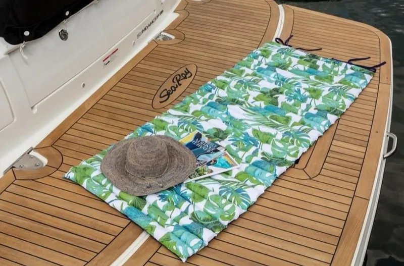 Slide: The Image of Sea Ray Sundancer 350 Coupe 2019 - 5
