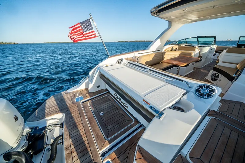 Slide: The Image of Sea Ray SLX 350 Outboard 2023 - 13