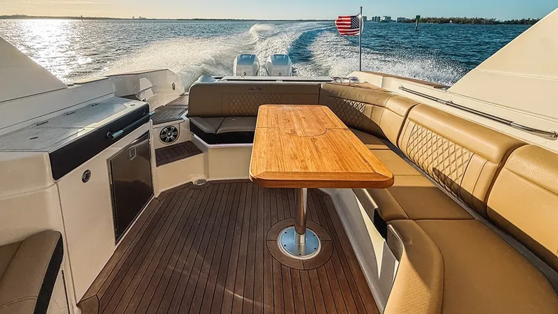 Slide: The Image of Sea Ray SLX 350 Outboard 2023 - 14