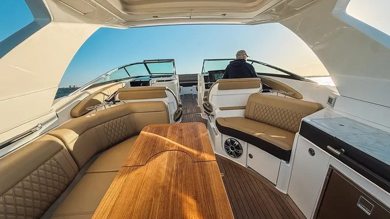 Slide: The Image of Sea Ray SLX 350 Outboard 2023 - 16