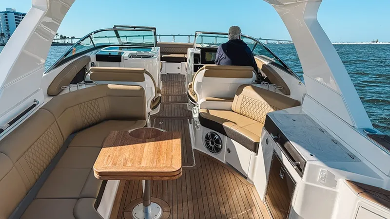 Slide: The Image of Sea Ray SLX 350 Outboard 2023 - 20