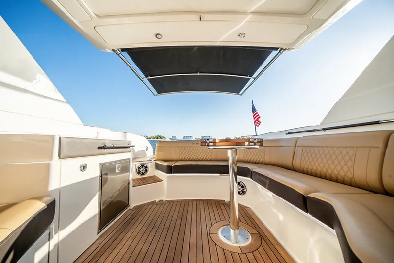 Slide: The Image of Sea Ray SLX 350 Outboard 2023 - 22