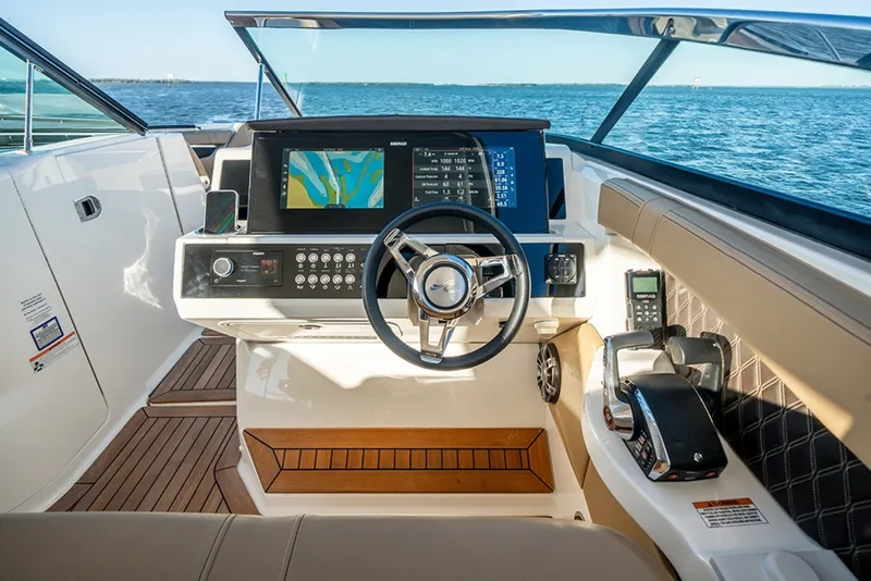 Slide: The Image of Sea Ray SLX 350 Outboard 2023 - 23