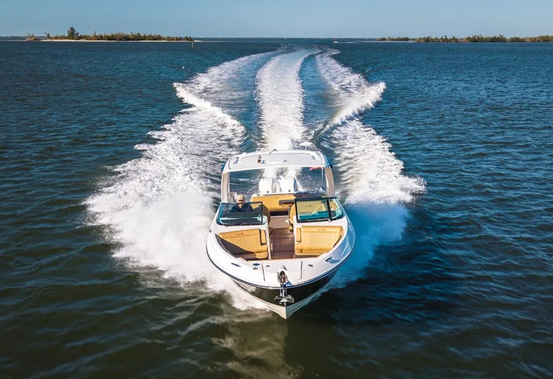 Slide: The Image of Sea Ray SLX 350 Outboard 2023 - 33