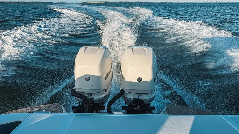 Slide: The Image of Sea Ray SLX 350 Outboard 2023 - 34