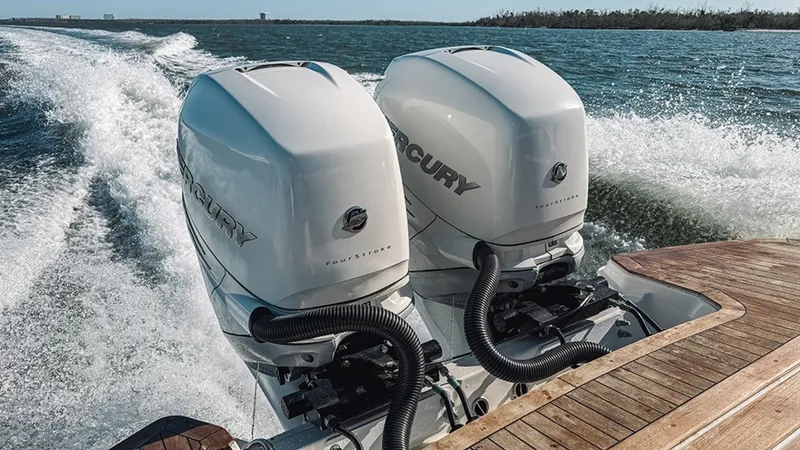 Slide: The Image of Sea Ray SLX 350 Outboard 2023 - 35