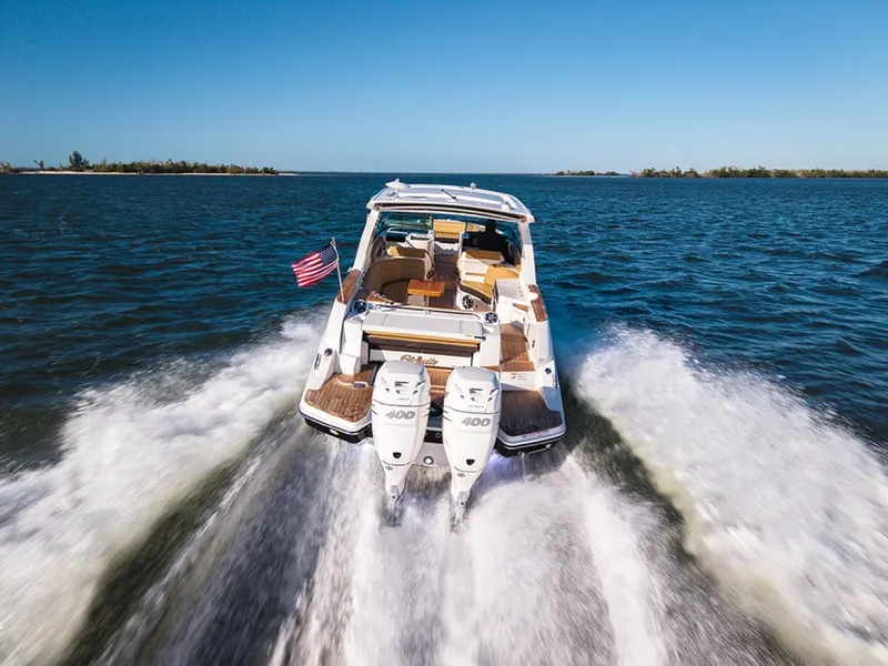 Slide: The Image of Sea Ray SLX 350 Outboard 2023 - 36